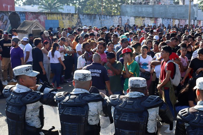México avisa a inmigrantes en frontera sur de inminente fin del programa 'CBP One' de EE.UU.
