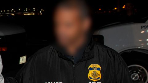 ICE busca procesar para deportación a los inmigrantes.