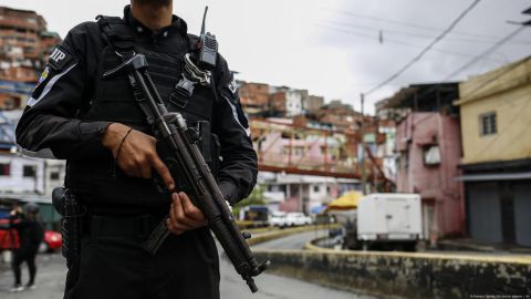 Maduro movilizó miles de policías y militares para "resguardar la seguridad" en Venezuela previo a los actos de investidura presidencial.
