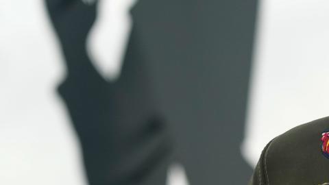Maduro dice que se prepara para "tomar las armas"