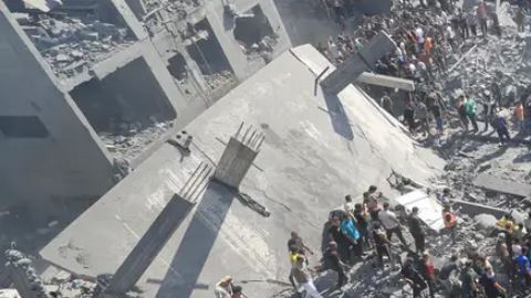 Reanudan negociación de tregua en Gaza en medio de ataques