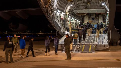 EE.UU. negocia con El Salvador recepción de migrantes: CBS