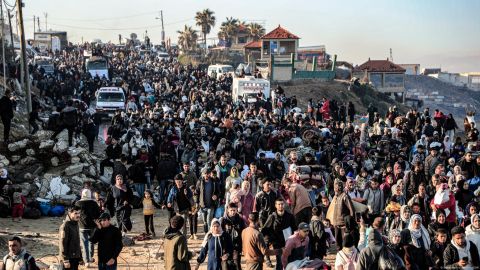 En enero de 2025, los palestinos desplazados regresan del sur de la Franja de Gaza al norte. Donald Trump pide que los desplazados se reasienten en países vecinos.
