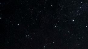 El hallazgo de una ráfaga rápida de radio (FRB) en una galaxia 'muerta' desafía las teorías previas sobre estos enigmáticos fenómenos cósmicos. La señal fue detectada por el experimento canadiense Chime (foto).