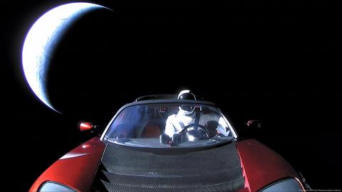 Un astrónomo confunde un coche Tesla con un asteroide