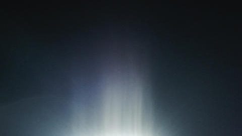 VALENCIA, 03/01/2025.- El delantero brasileño del Real Madrid Vinicius Jr. se coloca la muñequera durante el partido de la jornada 12 de LaLiga que Valencia CF y el Real Madrid disputan hoy viernes en el estadio de Mestalla, en Valencia. EFE/ Biel Alino