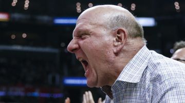 Steve Ballmer, el siempre entusiasta dueño de los Clippers, se solidariza con la comunidad tras los devastadores incendios de Los Ángeles.