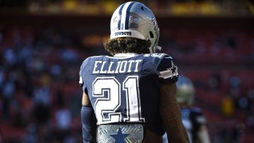 Dallas Cowboys running back Ezekiel Elliott warms up prior to an NFL football game between the Dallas Cowboys and the Washington Football Team, Sunday, Dec. 12, 2021, in Landover, Md. (AP Photo/Mark Tenally)