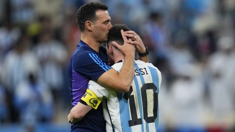 Lionel Scaloni y Leo Messi.