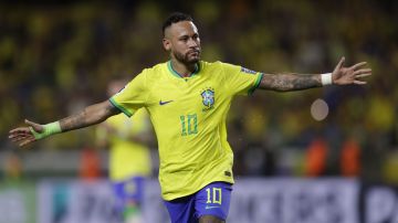 Neymar en festejo de gol durante un partido de Brasil.