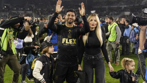 La familia Vela está integrada por Carlos, Saioa y sus hijos Romeo e India