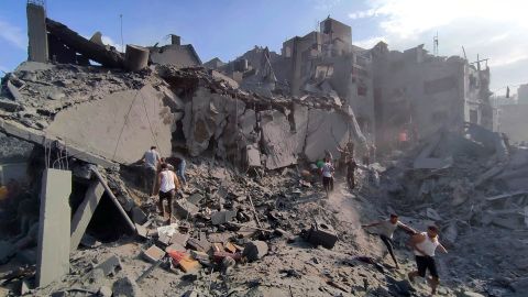 Decenas de edificios civiles han sido destruidos en Gaza.