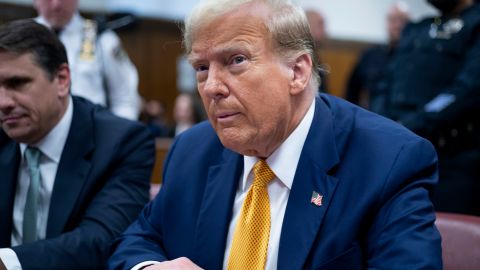 Trump busca detener su sentencia por 34 delitos.