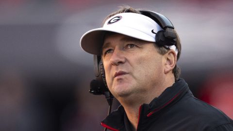 Kirby Smart, el destacado entrenador en jefe de los Bulldogs de Georgia, está de luto tras la muerte de su padre, Sonny, en New Orleans.