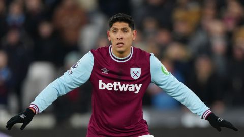 West Ham's Edson Alvarez directs play during the English Premier League soccer match between West Ham United and Wolverhampton Wanderers, at the London Stadium in London, Monday, Dec. 9, 2024. (AP Photo/Dave Shopland)