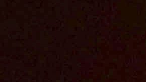 Una mujer que estaba en un hogar de adultos mayores en Pasadena es evacuada, al igual que arriba de otros 90 ancianos, ante la cercanía del Incendio Eaton.