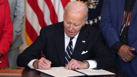 Biden firmó dos proclamaciones que protegen vastos terrenos en California.