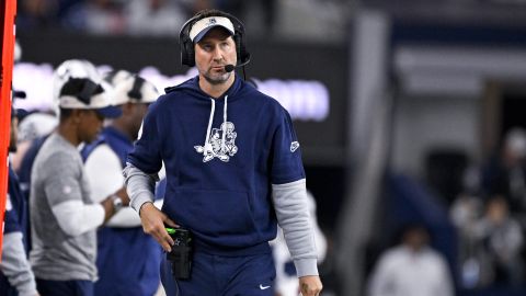 Brian Schottenheimer, quien era el coordinador ofensivo de los Cowboys de Dallas, ha sido elegido por la famosa franquicia para ser su nuevo entrenador en jefe.