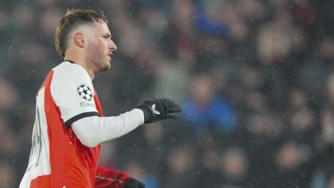 Feyenoord's Santiago Gimenez celebrates after scoring the opening goal during the Champions League opening phase soccer match between Feyenoord and Bayern Munich, at De Kuip Stadium, in Rotterdam, Netherlands, Wednesday, Jan. 22, 2025. (AP Photo/Peter Dejong)