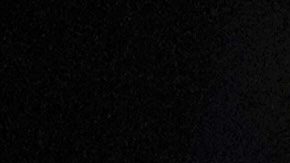 LeBron James realiza un tiro ante la defensa de Kristaps Porzingis y Derrick White durante el triunfo de los Lakers sobre Boston en Los Ángeles.