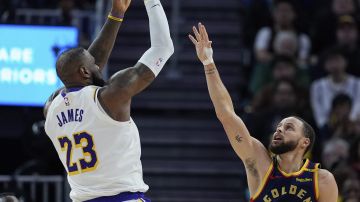 Los Angeles Lakers forward LeBron James (23) shoots over Golden State Warriors guard Stephen Curry (30) during the second half of an NBA basketball game Saturday, Jan. 25, 2025, in San Francisco. (AP Photo/Godofredo A. Vásquez)