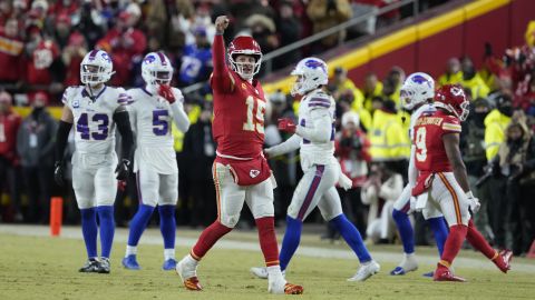 Patrick Mahomes celebra durante el triunfo de los Chiefs contra Buffalo para coronarse campeones de la Conferencia Americana por tercer año seguido y obtener otro viaje al Super Bowl.