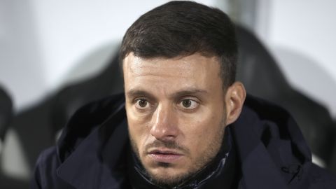 Porto's head coach Martin Anselmi takes place on the bench prior the Europa League opening phase soccer match between Maccabi Tel Aviv and Porto, at the Partizan stadium, in Belgrade, Serbia, Thursday, Jan. 30, 2025. (AP Photo/Darko Vojinovic)