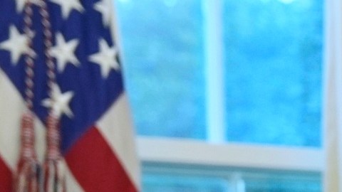 El presidente Trump evalúa cómo aplicará aranceles a México y Canadá.