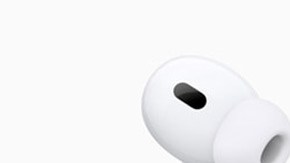 Tanto los Apple AirPods Pro 2 como los Google Pixel Buds Pro 2 vienen en un estuche que permite cargarlos de forma inalámbrica.