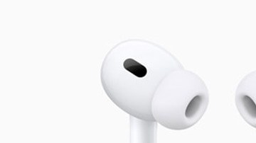 Tanto los Apple AirPods Pro 2 como los Google Pixel Buds Pro 2 vienen en un estuche que permite cargarlos de forma inalámbrica.