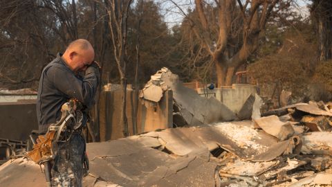 Ayuda para damnificados por incendios forestales en California