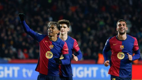 Lamine Yamal, Pau Víctor y Ferrán Torres celebran la goleada al Betis por Copa del Rey.