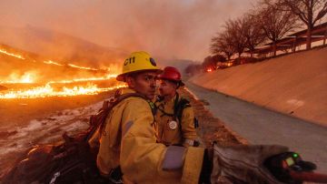 Fire crews battle the Kenneth Fire in the West Hills section of Los Angeles, Thursday, Jan. 9, 2025. (AP Photo/Ethan Swope)