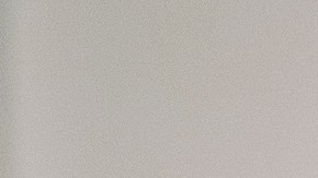 Kyle Seavers posa para un retrato con su hijo en el LA Crystal Hotel en Compton.