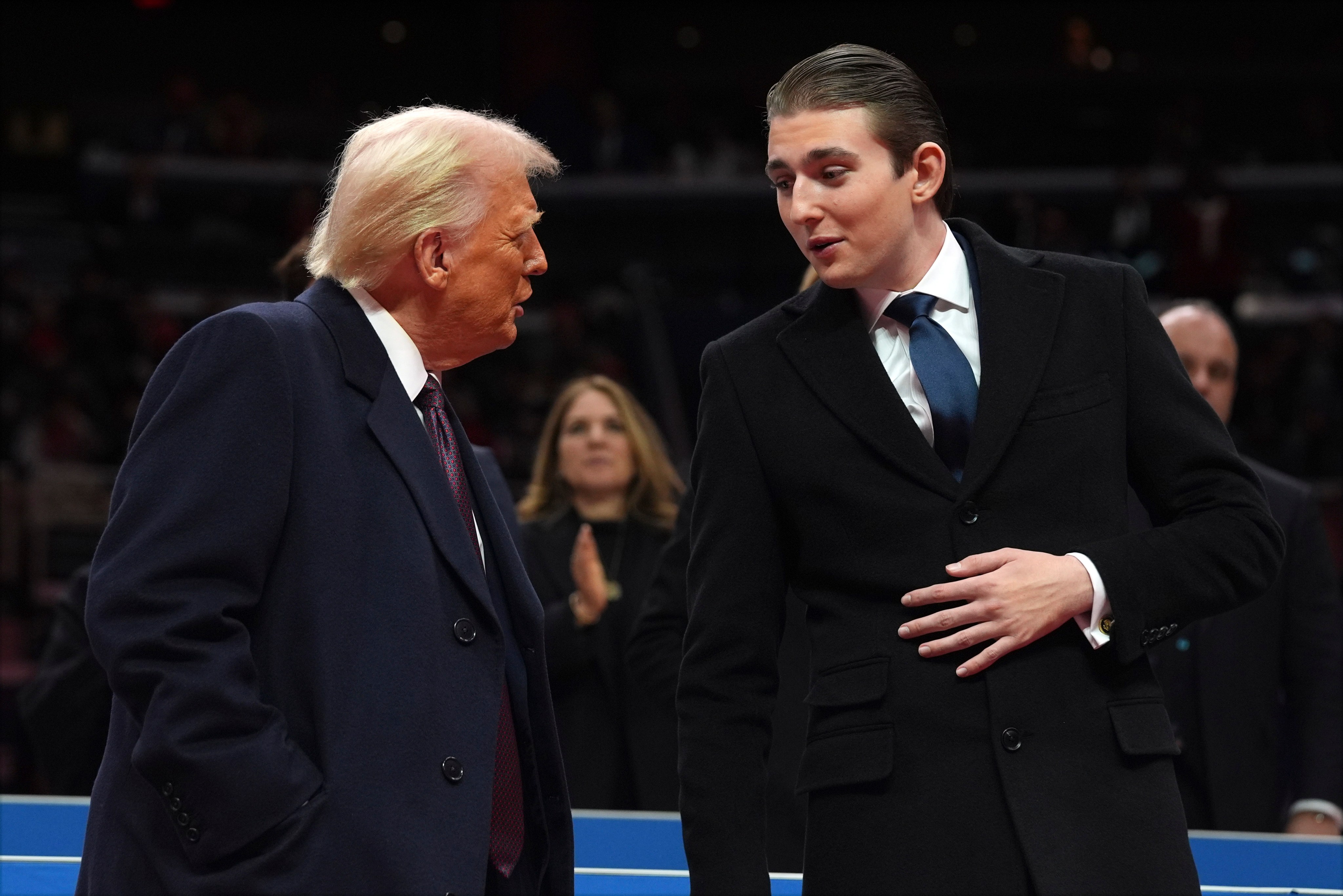 Barron Trump et son Brief et la campagne électorale de Vaters – La Opinion