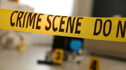 La policía todavía está investigando la muerte de Areles y ha dicho que no cree que sea sospechosa.