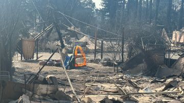 Imagen de la escuela Rayuela Uno después del paso del incendio Eaton.