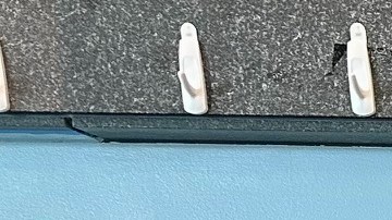 Lesly Garrido junto a sus padres Mariana López y Vicente Garrido cuando recibieron una ayuda del Centro Médico Infantil Shriners.