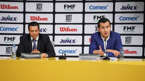 Toluca, Estado de México, 28 de junio de 2023. Armando Archundia, presidente y Enrique Osses, director de instrucción, durante una conferencia de prensa de la Comisión de Árbitros, celebrada en las instalaciones de la FMF. Foto: Imago7/Jesús Esquivel