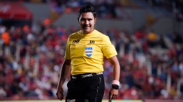 Aguascalientes, Aguascalientes. 27 de Octubre de 2024. Fernando Guerrero,arbitro central , durante el partido correspondiente a la jornada 14 del torneo Apertura 2024 de la Liga BBVA MX, entre los Rayos del Necaxa y los Diablos Rojos de Toluca disputado en el estadio Victoria. Foto: Imago7/Sebastián Laureano Miranda