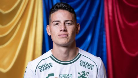 James Rodríguez en su presentación oficial con el Club León.