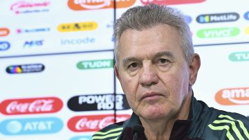 Porto Alegre, Brasil a 15 de enero de 2025. Javier Aguirre, director técnico y Guillermo Martínez durante conferencia de prensa previa al partido de preparación de la selección nacional de México, realizada en las instalaciones de parque Gigante. Foto: Imago7/ Etzel Espinosa