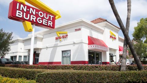 In-N-Out es un negocio familiar que Harry y Esther Snyder fundaron en 1948, en la ciudad de Irvine, California.
