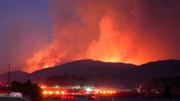 Fire Crews stage under the Hughes Fire Wednesday, Jan. 22, 2025, in Castaic, Calif. (AP Photo/Marcio Jose Sanchez)