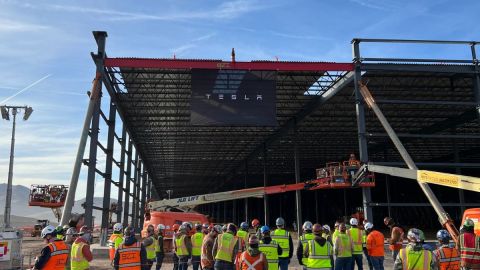 Inicia la producción masiva del Tesla Semi