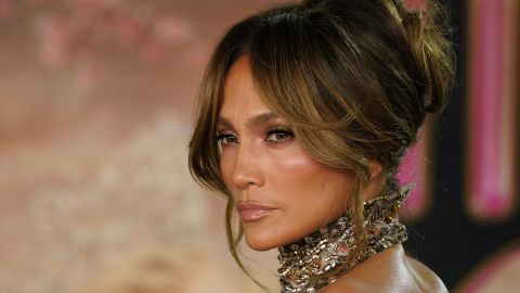 JLo cancela apariciones para apoyar a víctimas de los incendios en Los Ángeles