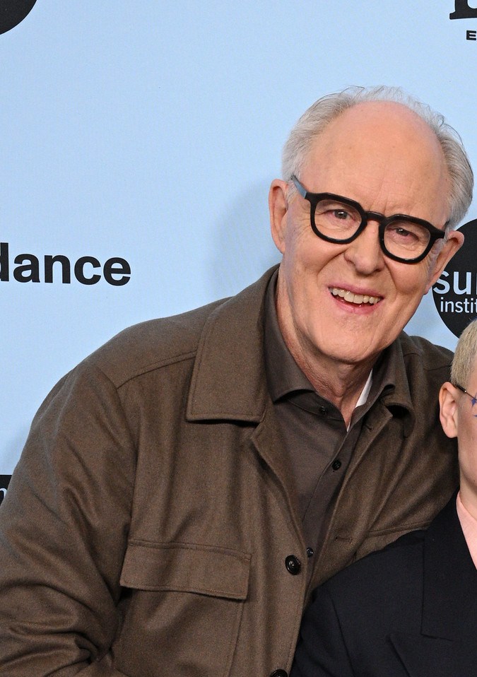 John Lithgow, Aud Mason-Hyde y Olivia Colman.