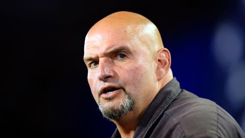 El senador demócrata de Pensilvania John Fetterman se ha mostrado a favor de políticas de Trump.