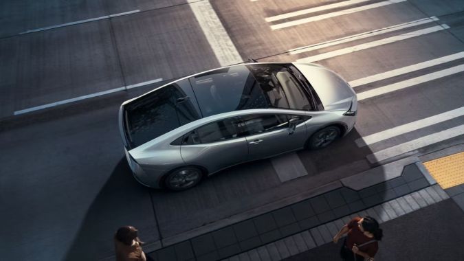 Otro ángulo del Toyota Prius 2025