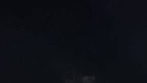 El empresario Martín Fierro dona tacos a los bomberos y policías.